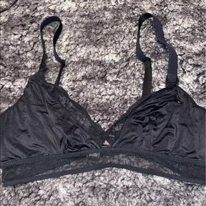 Victoria’s Secret Black Bralette! ✨ 5/30